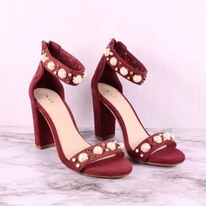 Naruwan Wine Gold Studs and White Pearls Heels